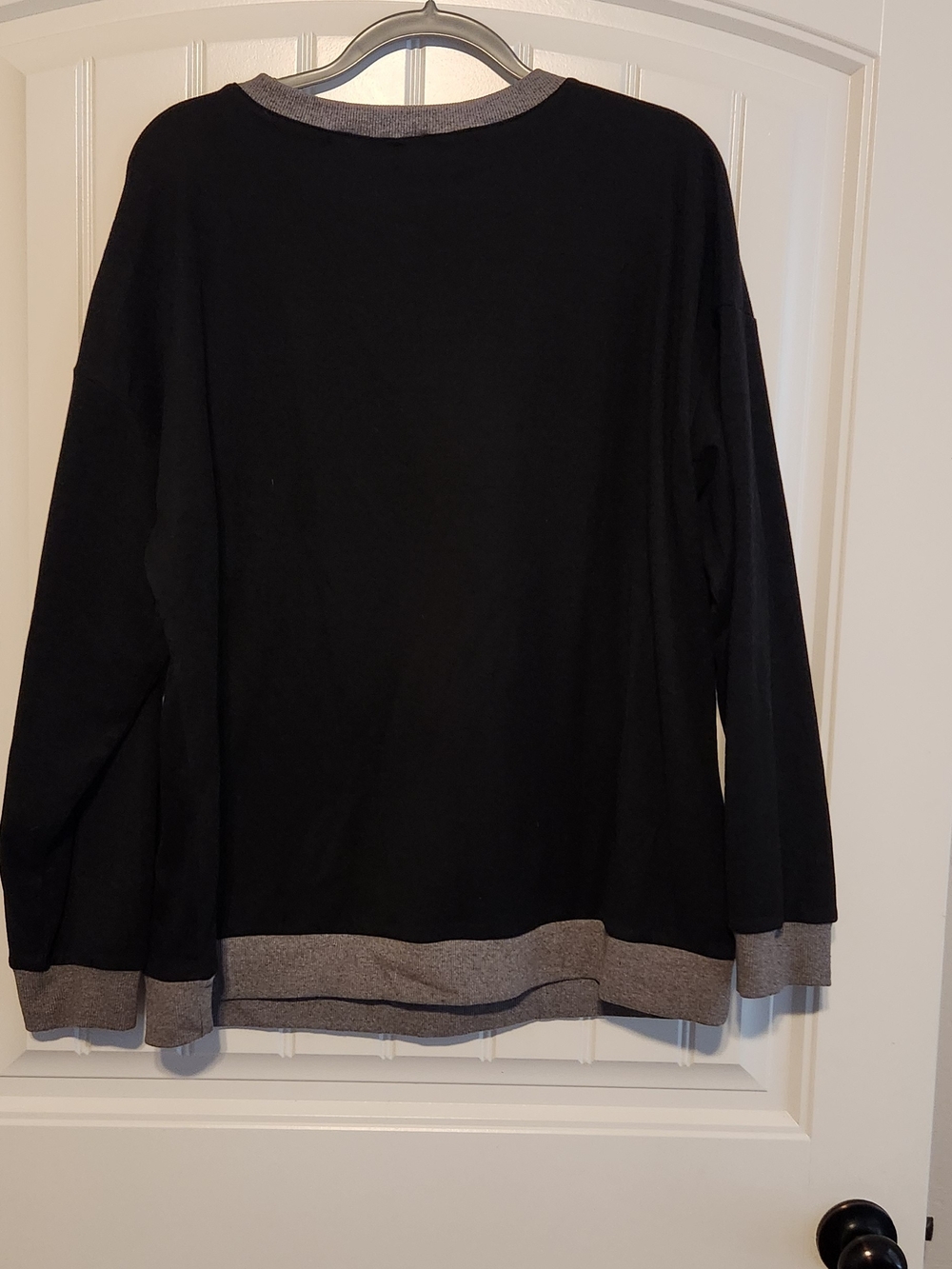 Men's Black Long-Sleeve Crew Sweatshirt with Gray Trim